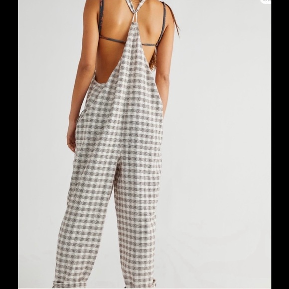 🎉 Host Pick 🎉 Free People Gingham cotton overalls romper. Perfect for summer! - Picture 4 of 10